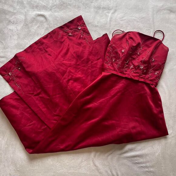 ALFRED ANGELO RED SATIN EMBROIDERED GOWN - Picture 2 of 8